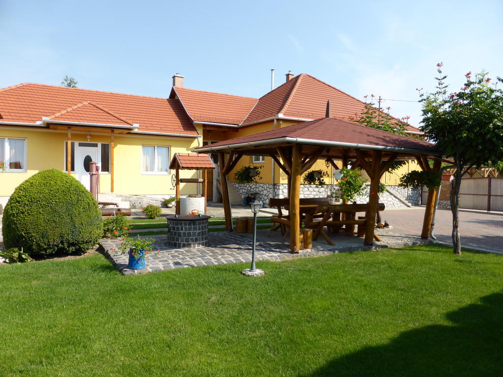Napfeny Apartman Es Vendeghaz Egerszalók Εξωτερικό φωτογραφία