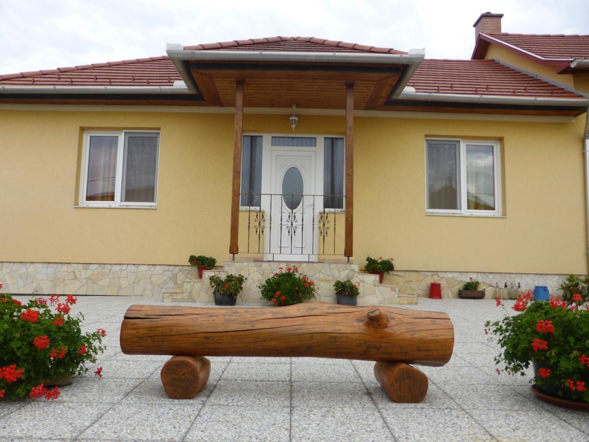 Napfeny Apartman Es Vendeghaz Egerszalók Εξωτερικό φωτογραφία